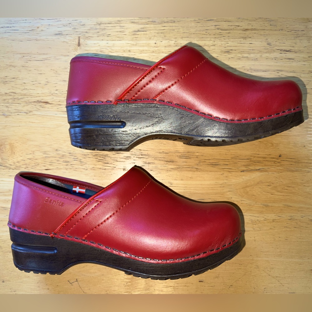 Sanita ‘Izabella’ Professional Clogs in Red. Size 37 EU, W6 US.